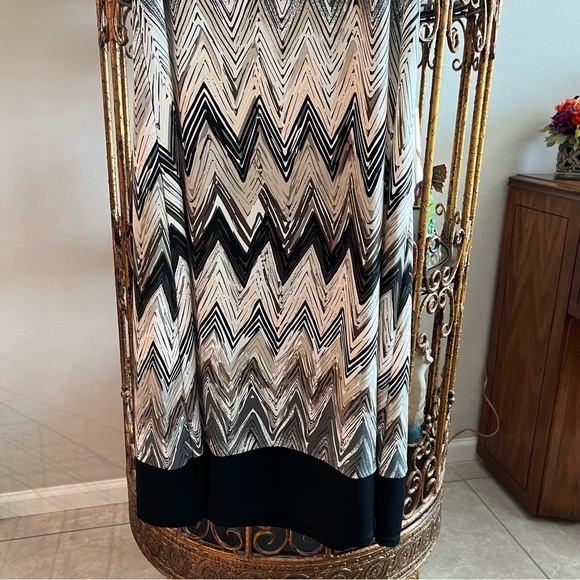 Dex Ladies Dress - Picture 3 of 4